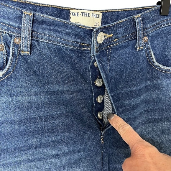 We The Free Free People Mid Rise Straight Leg Cropped Jeans Chewed Hem Size 25 - Picture 3 of 9